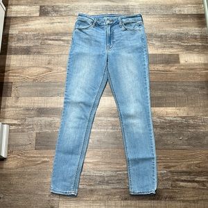 Old navy • high rise super skinny jeans